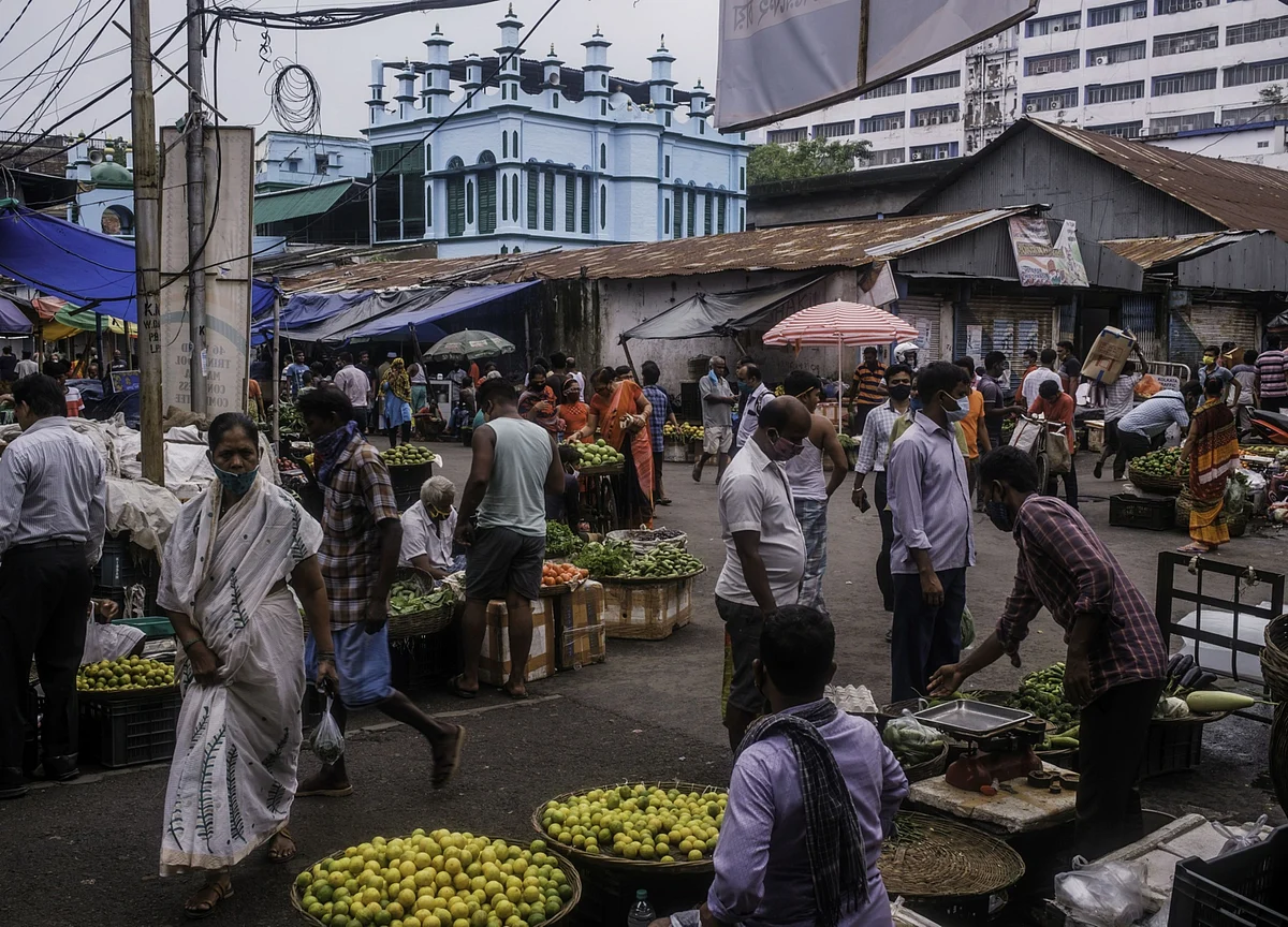 Easing India Lockdowns on Cases Rather Than Vaccines Seen Risky