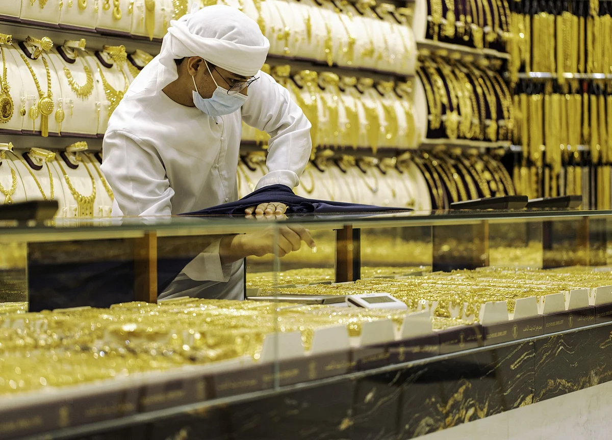 Gold Rebounds After Biggest Loss in 15 Months Lures Investors