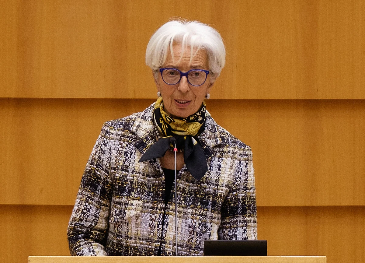 Lagarde Takes Bolder Tone in Setting Agenda for ECB Stimulus