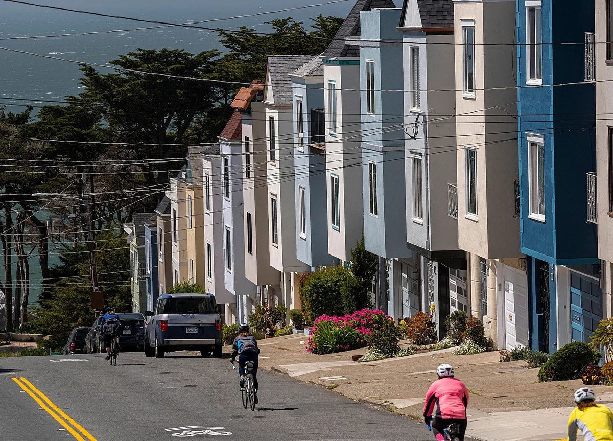 Tight U.S. Housing Market Uncoils With Sellers Ready to Cash Out