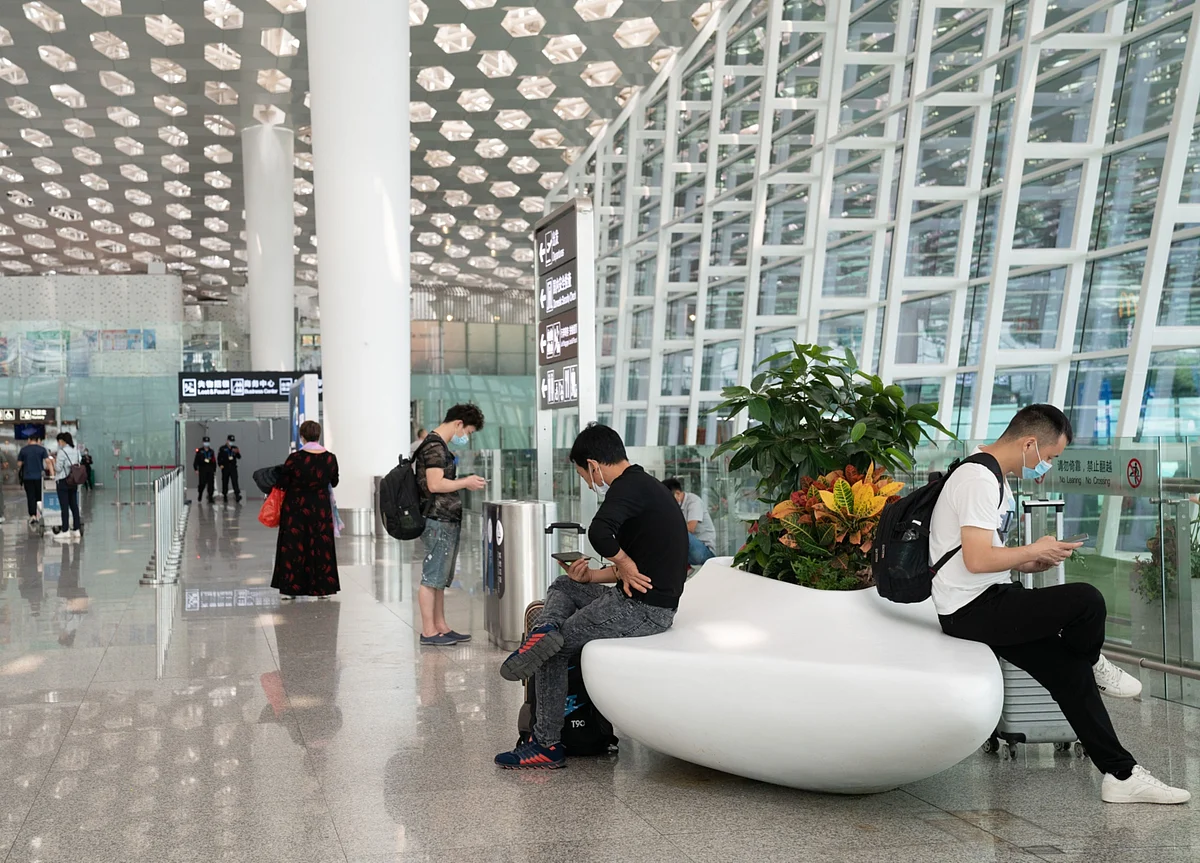 Shenzhen Tightens Curbs After Variant Covid Infection Found