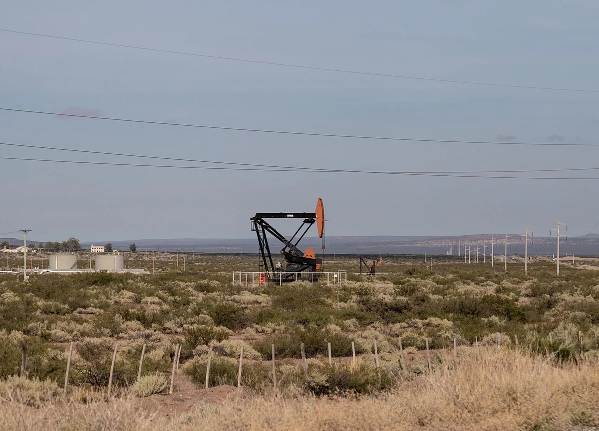 Oil Dips Amid Broader Market Declines and U.K. Virus Rise