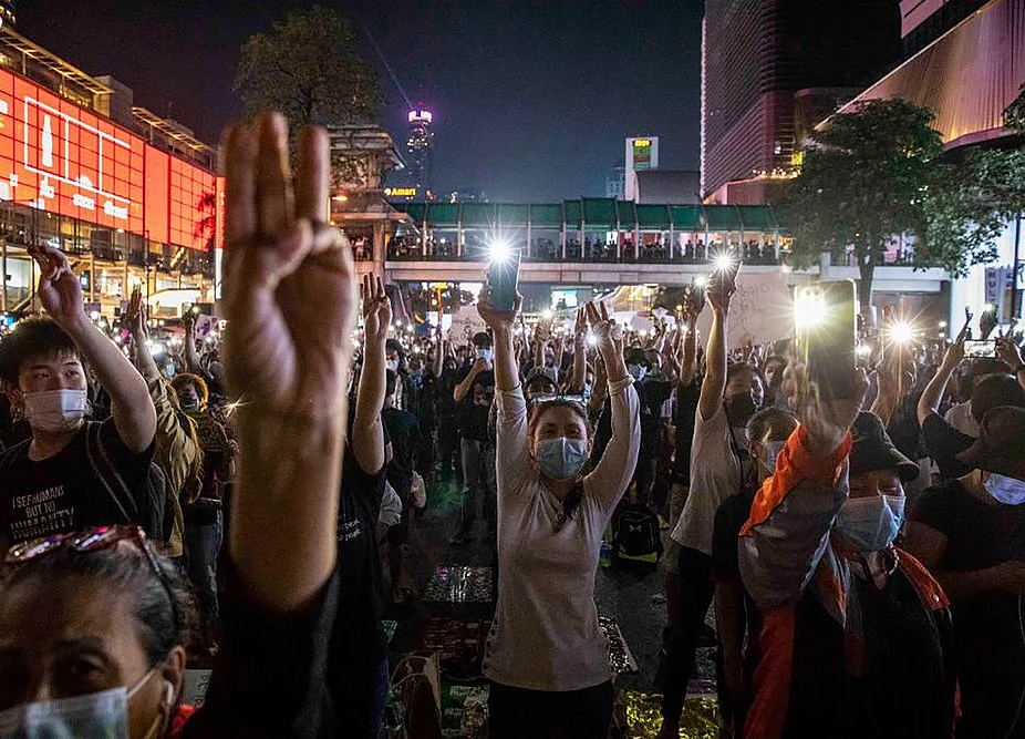 Thai Protesters Return as Parliament Backs Charter Recast