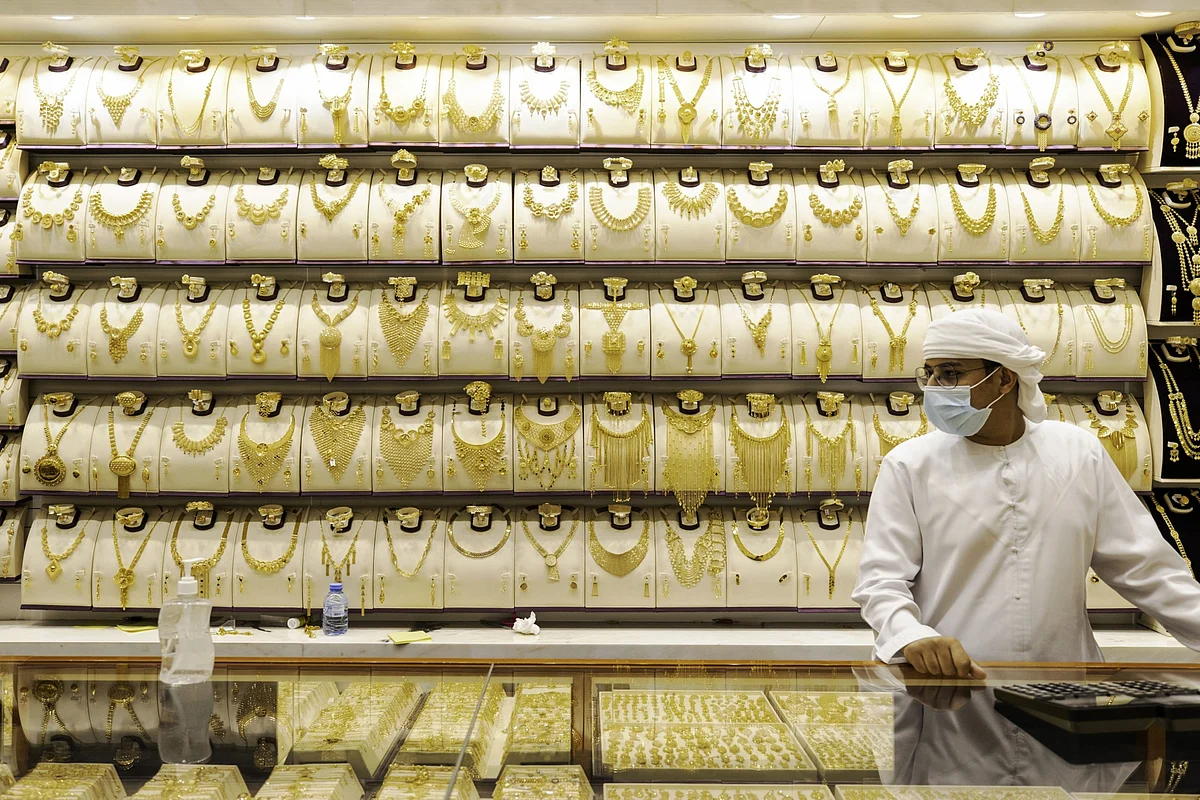 Gold Heads for Worst Month Since 2016 on Dollar Strength, Fed