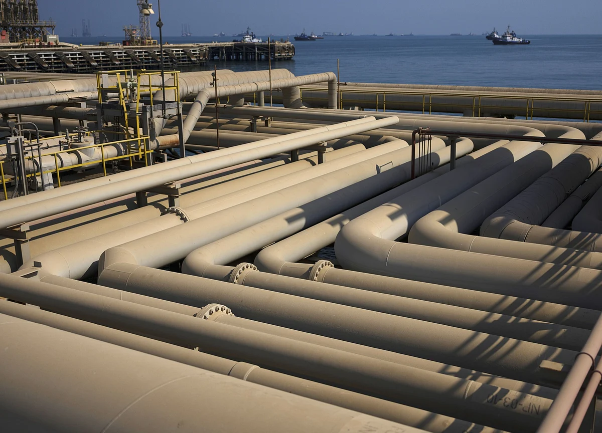 Aramco Closes $12 Billion Pipeline Deal With China, UAE Backing