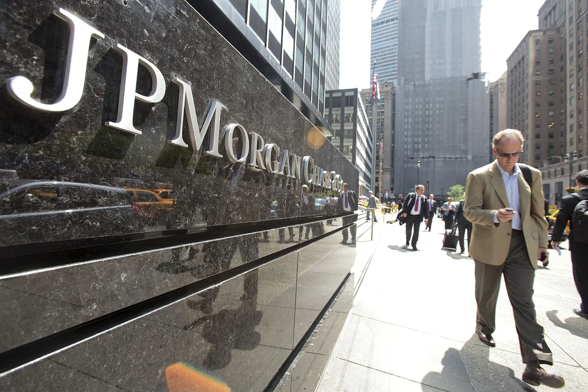 JPMorgan Staff Irked Over Order to Save Texts on Personal Phones