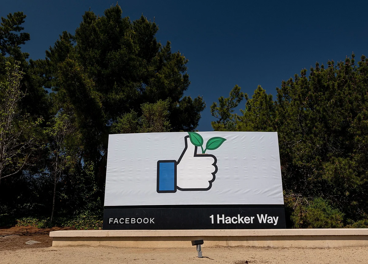Facebook Rally Vaults It Past $1 Trillion in Record Pace