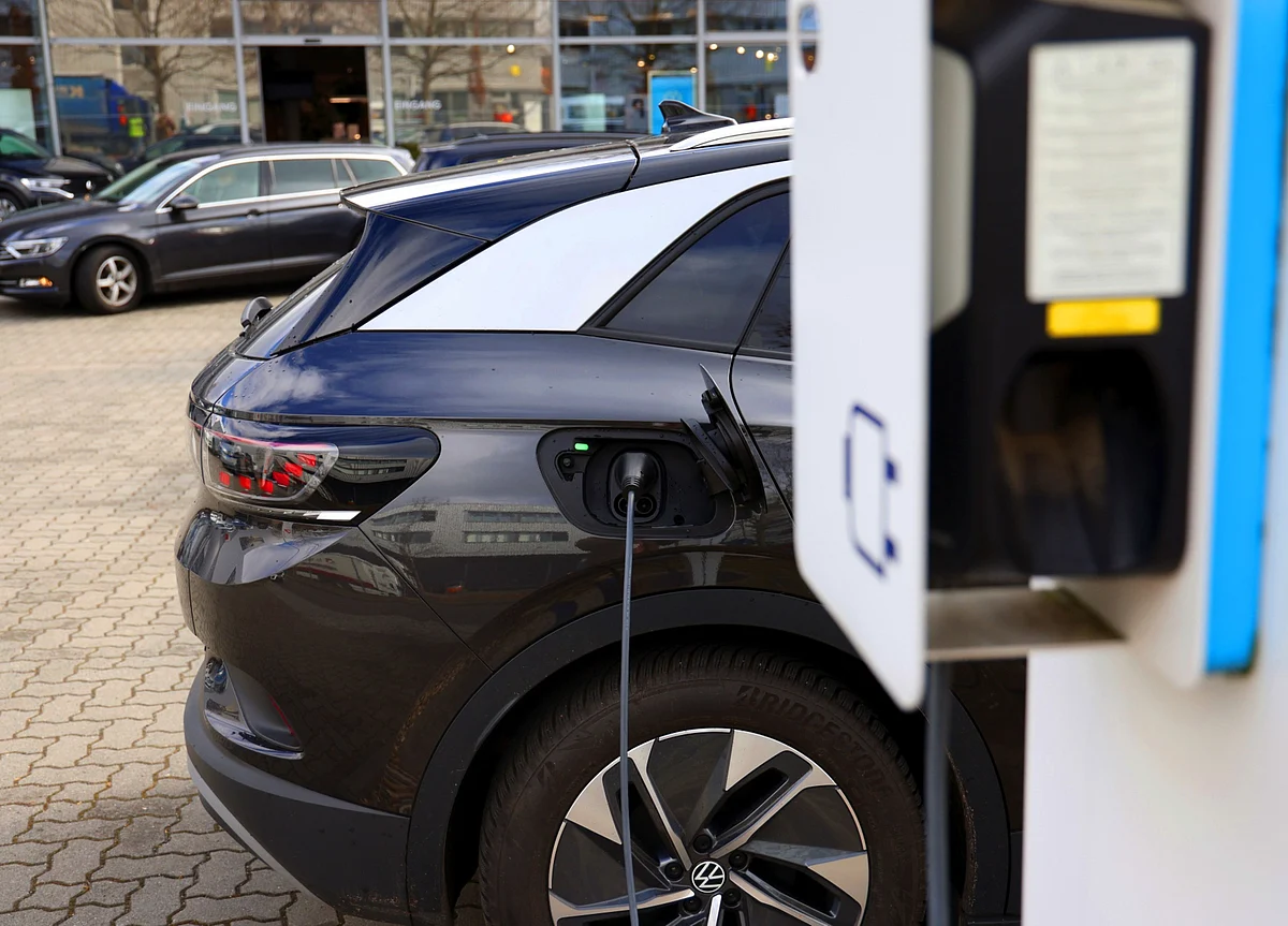 G-7 Eyes Ambitious Shift to Electric Cars and Away From Oil
