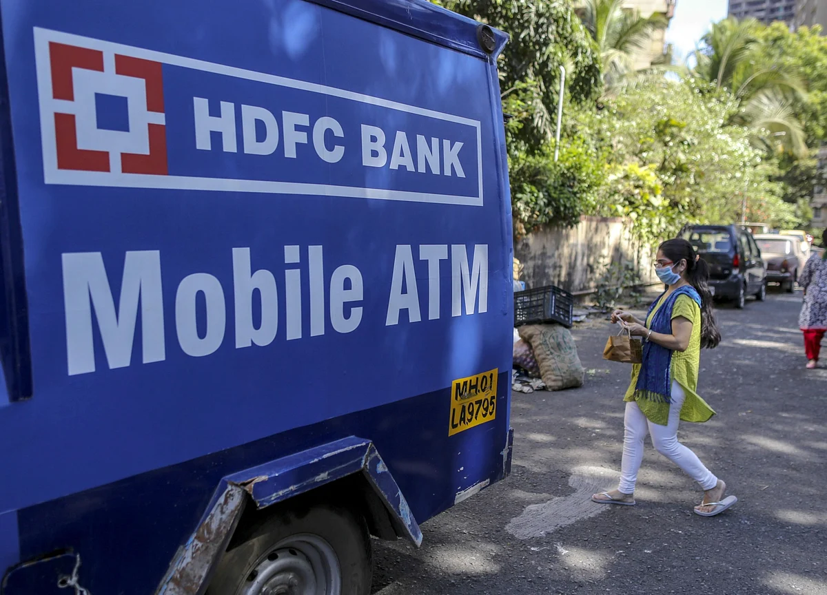 HDFC Bank to Hire More Workers Amid Repeated Online Outages