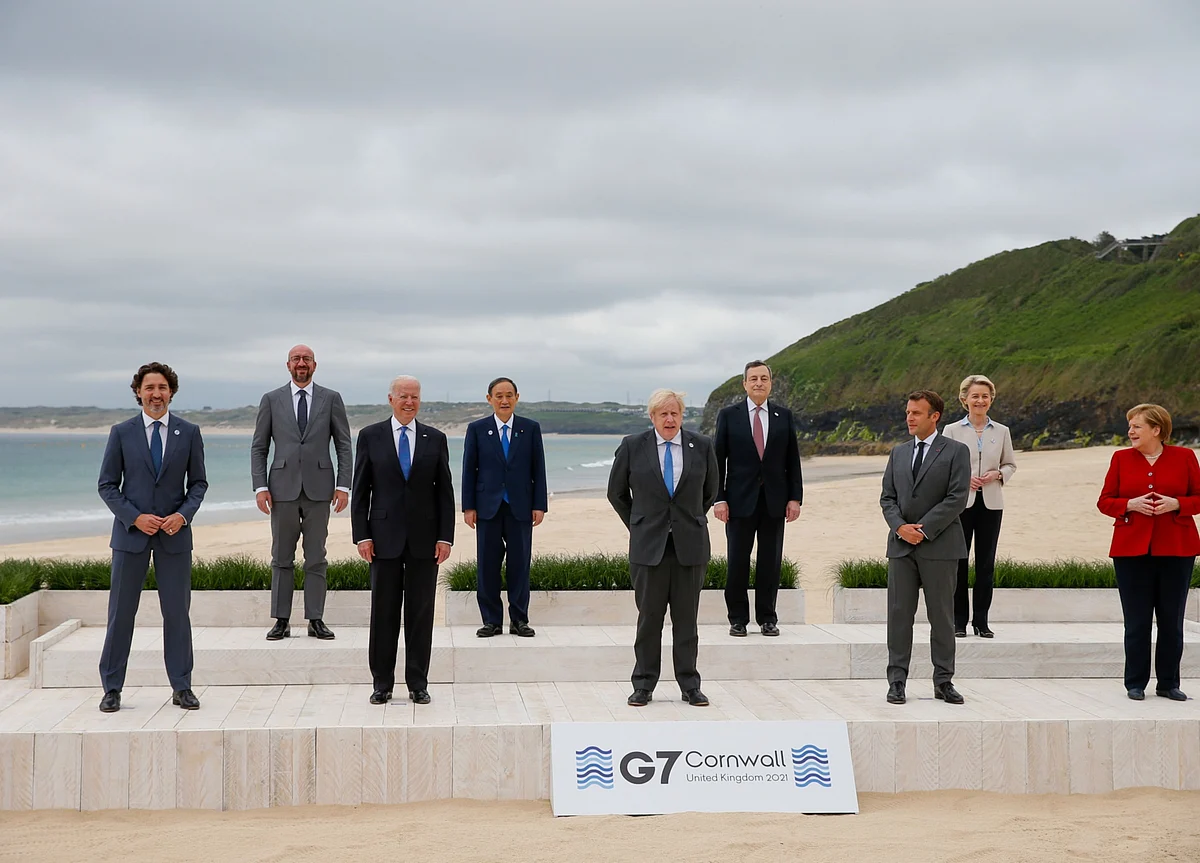 A Cozy Group of Elites Debate a Complex Superpower