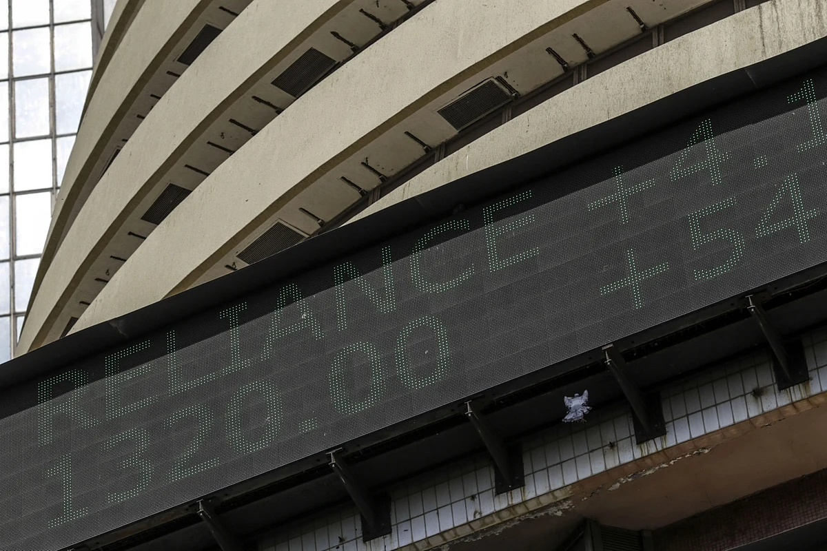 Reliance Shares Fall Ahead Of AGM; Here's What Shareholders Expect