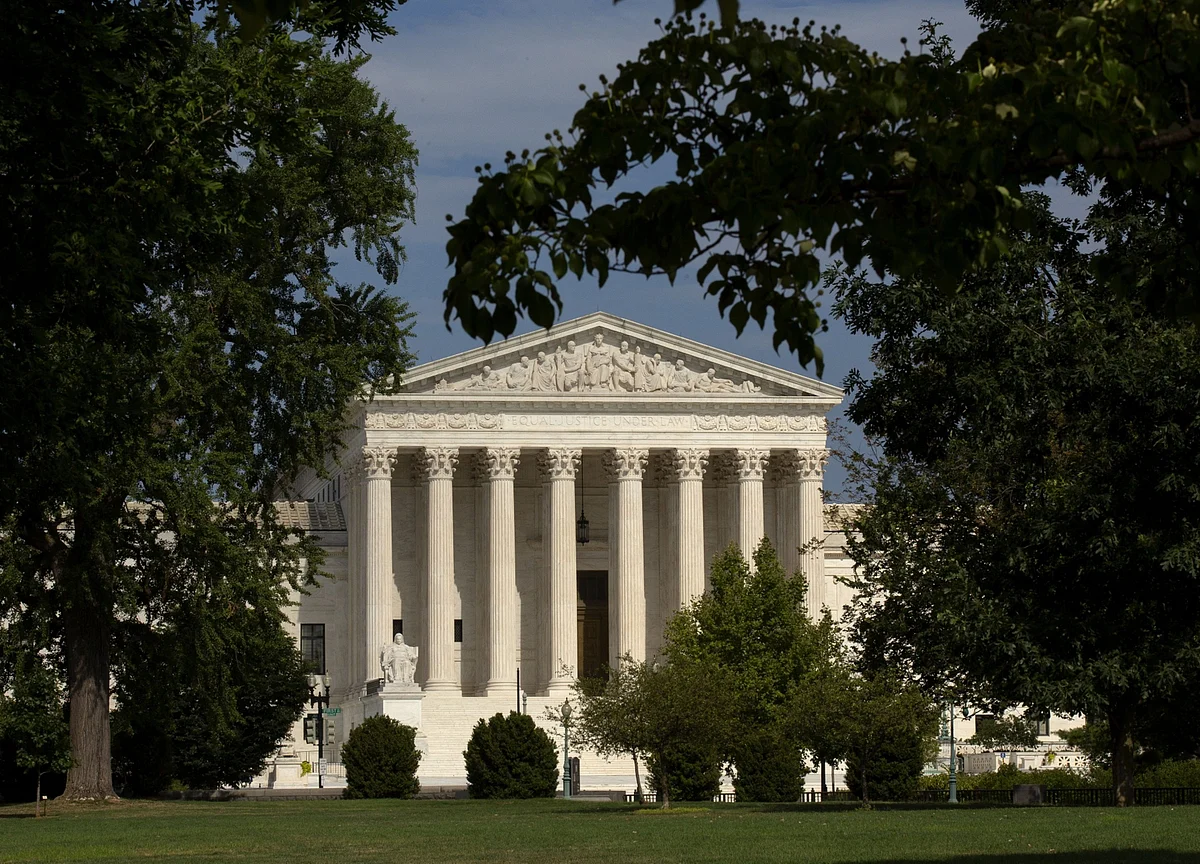 Fannie, Freddie Plunge as High Court Deals Blow to Investors