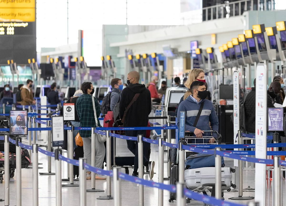U.K. Considers Plan to Open Foreign Travel for Vaccinated Passengers