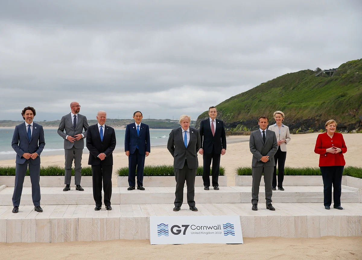 Smiling G-7 Leaders Gather for ‘Wedding’ Diplomacy by the Sea