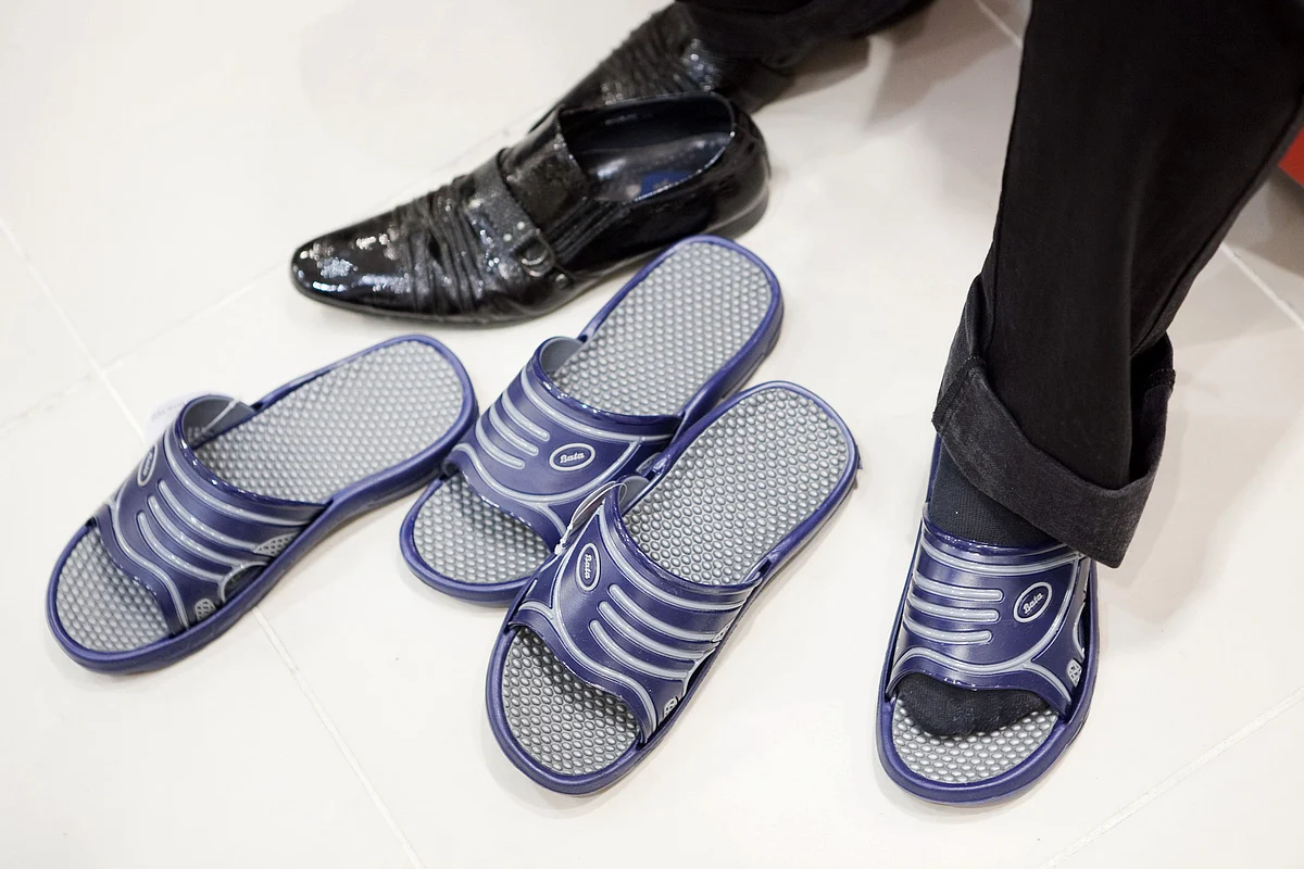 <div class="paragraphs"><p>A customer tries on a Bata slipper inside a newly opened Bata India Ltd. store in Ghaziabad, India. (Photographer: Prashanth Vishwanathan/Bloomberg).</p></div>