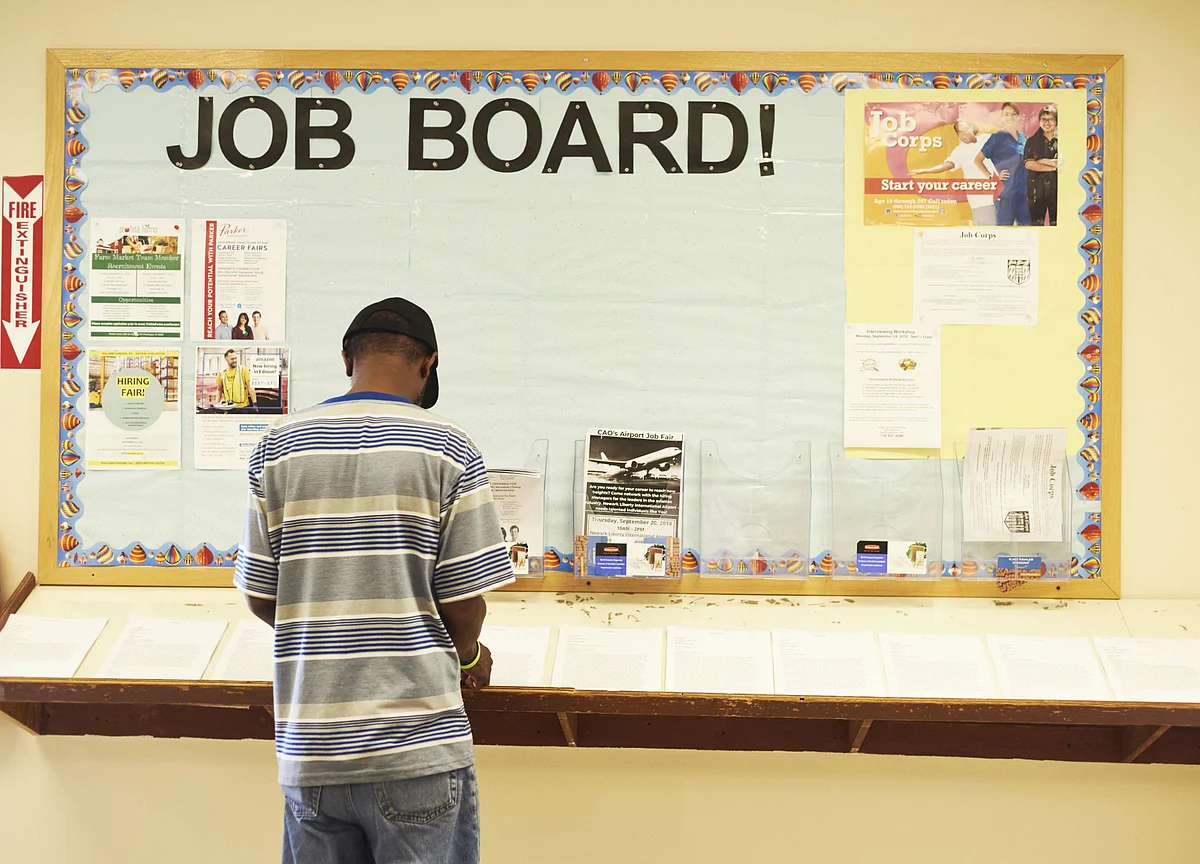 U.S. Initial Jobless Claims Decline for a Sixth Consecutive Week