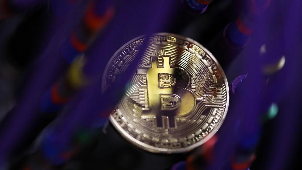 <div class="paragraphs"><p>A bitcoin sits among coaxial cables inside a communications room. (Photographer: Chris Ratcliffe/Bloomberg)</p></div>