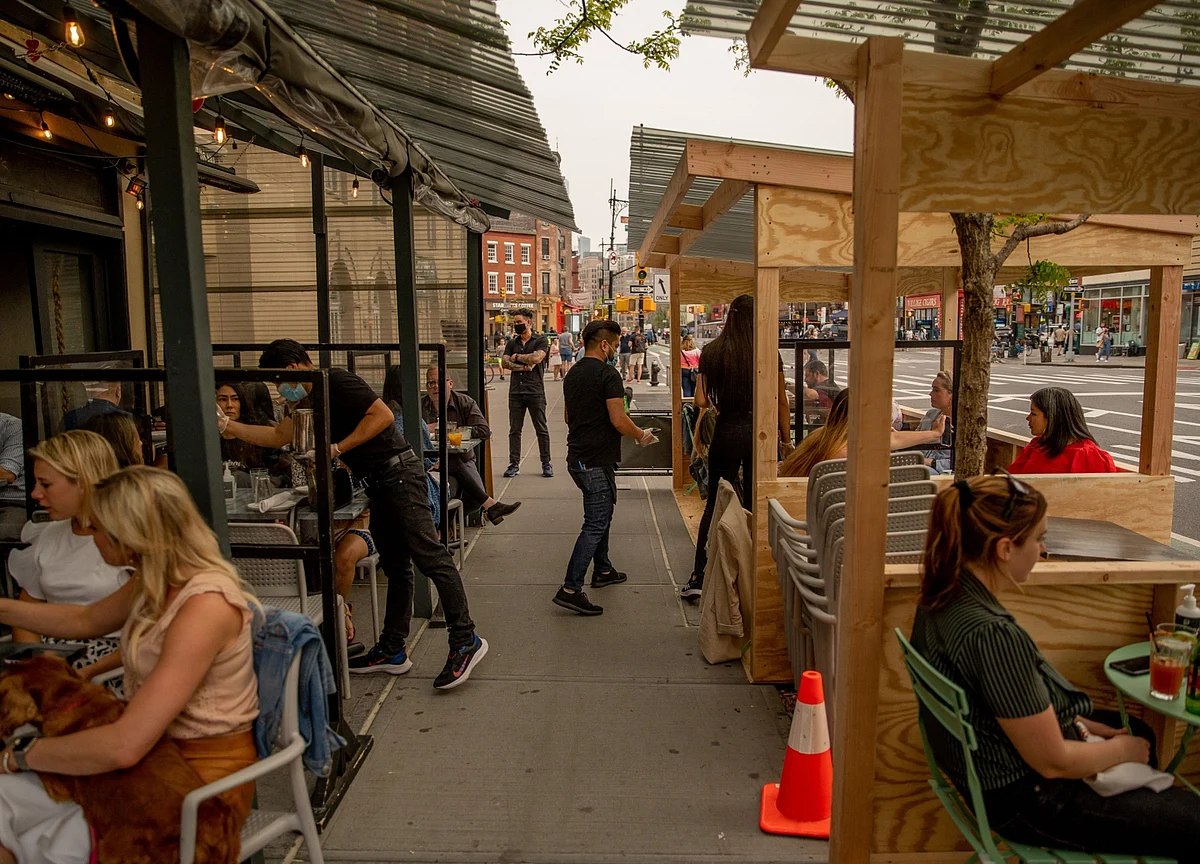 Inflation on the Menu as U.S. Restaurants Pass On Soaring Costs