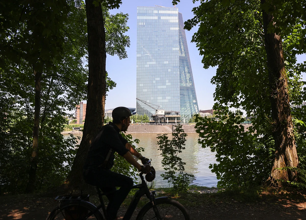 ECB to Hold Special Strategy Meeting Next Week, Omfif Says
