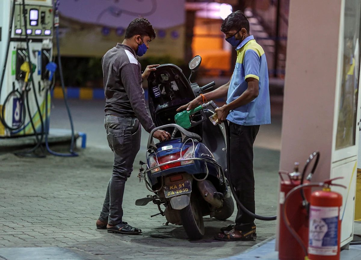 India’s $7 Billion BPCL Sale Slows on Pandemic, LIC IPO