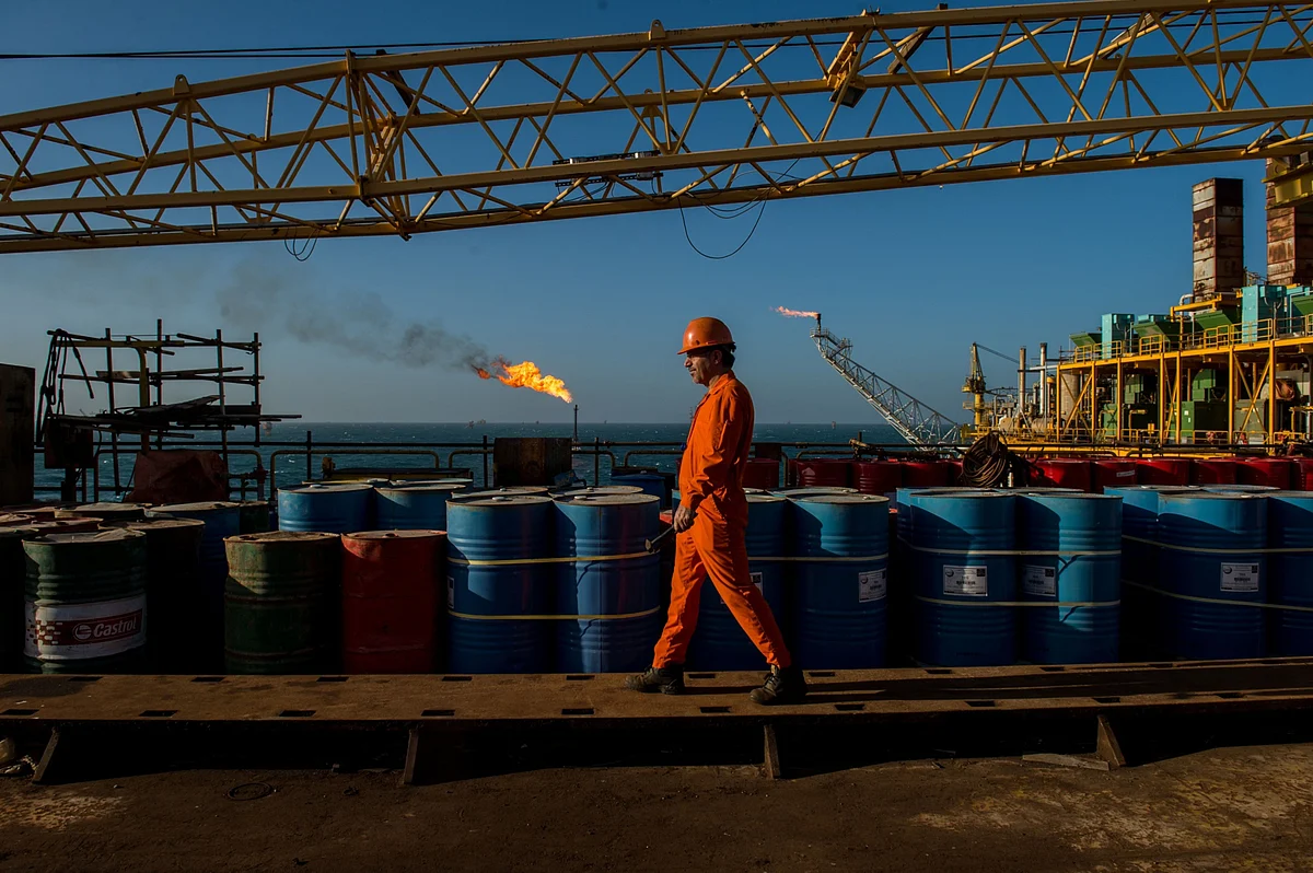 Iran Says It Can Quickly Boost Oil Output If Sanctions End
