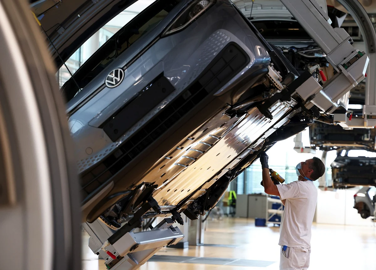Cabinet Decisions: India Shifts Focus To EVs, Hydrogen Cells With Rs 26,000-Crore PLI Scheme