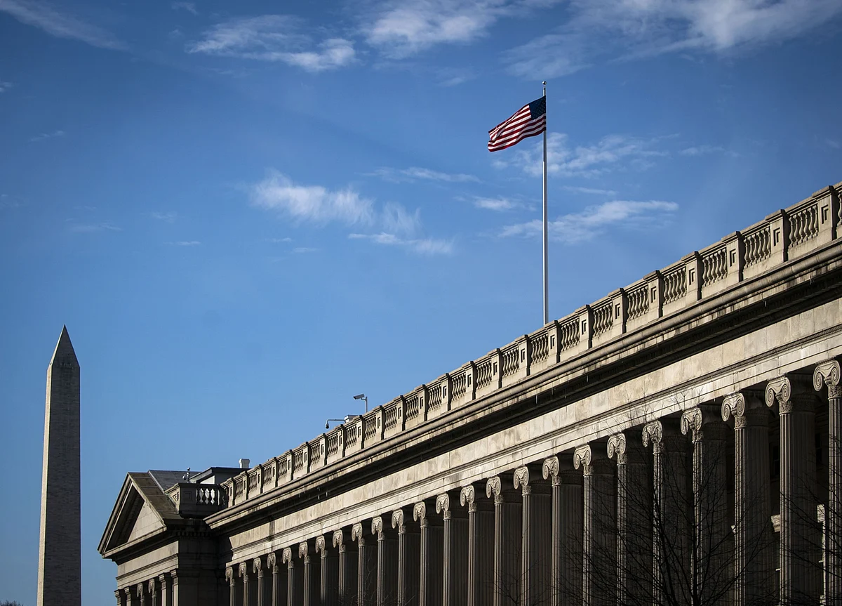 Yield Plunge Stirs Thoughts of 1% Treasuries on Delta Variant