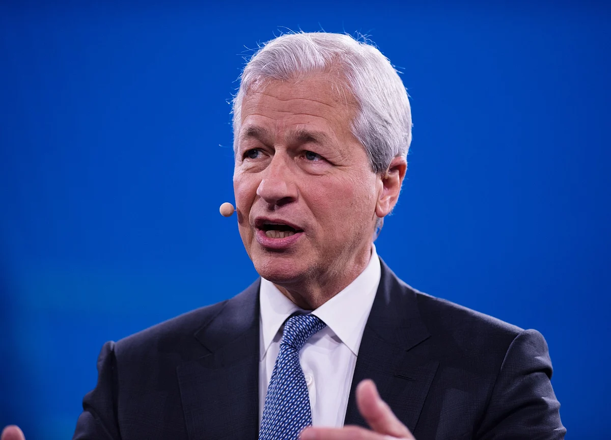 JPMorgan Entices Dimon to Stick Around With Surprise Award