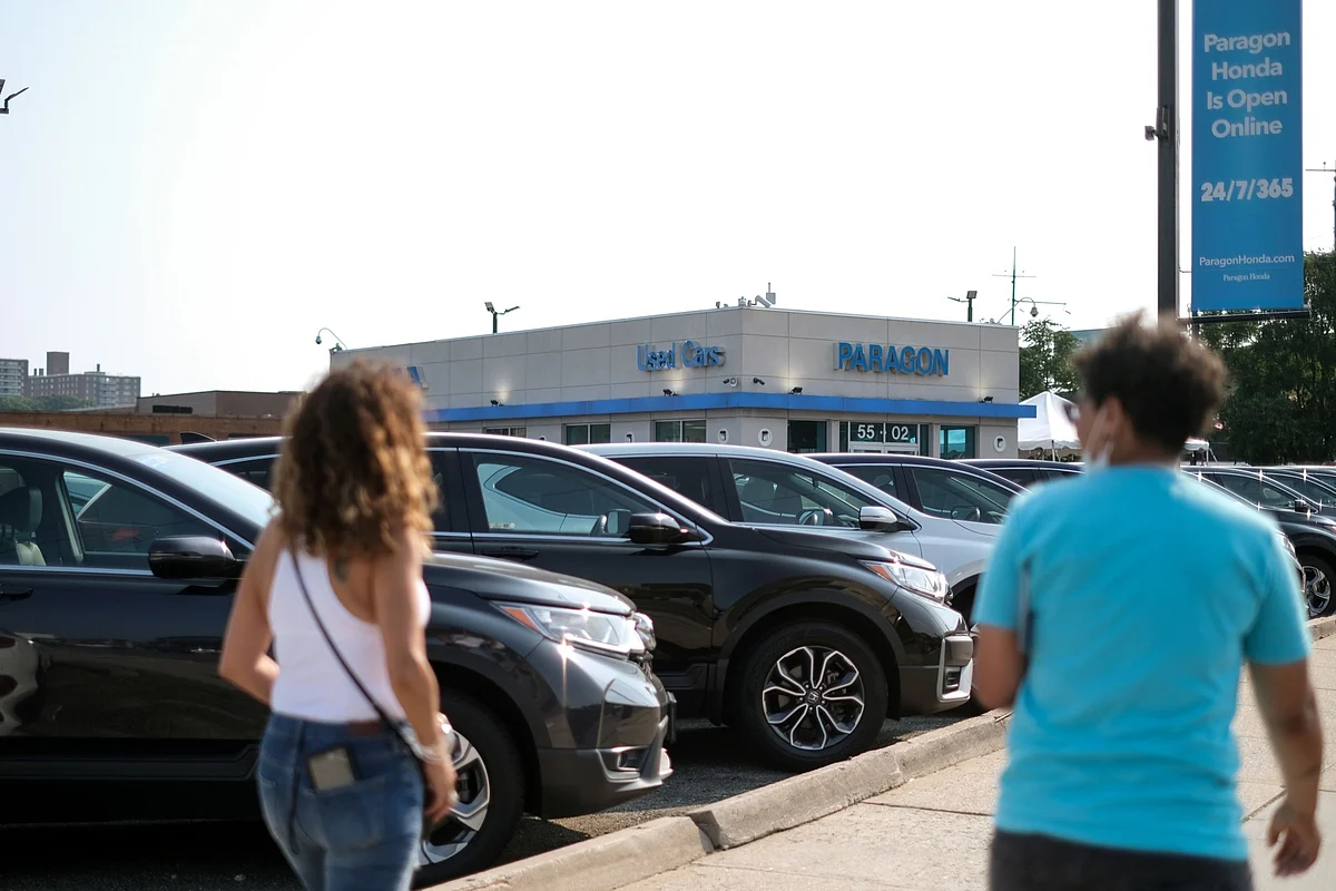 Used-Car Frenzy Makes for Record Prices, ‘Cutthroat’ Sales Floor