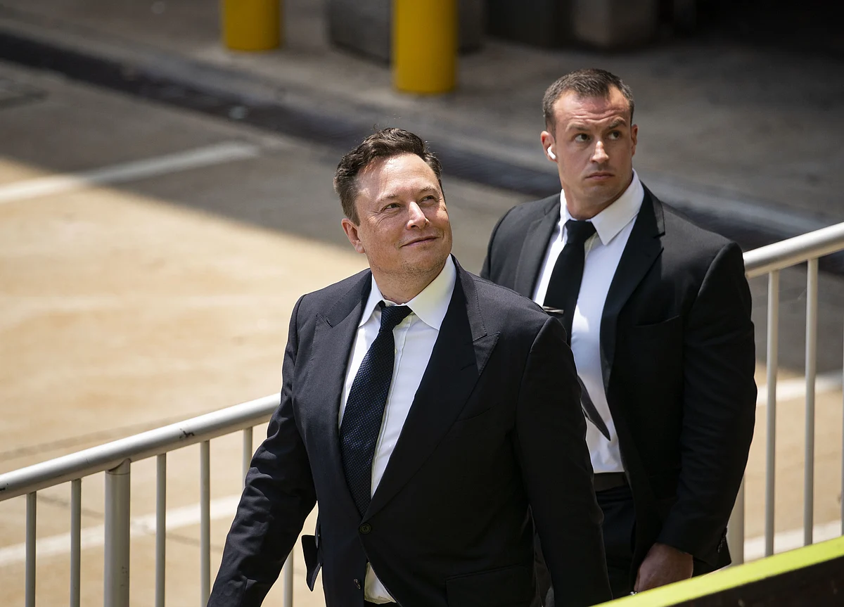Musk Says SpaceX Owns Bitcoin, Wood Touts Balance-Sheet Benefits