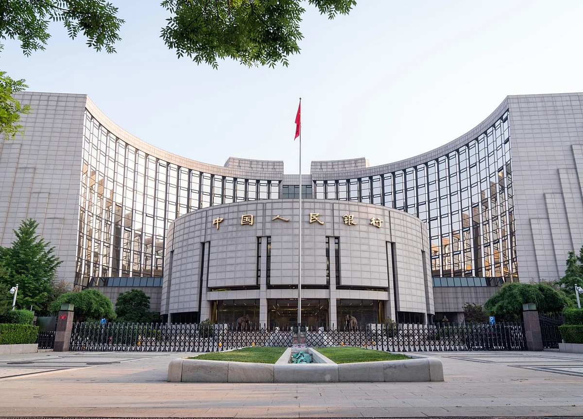 China’s Central Bank Pivots to Easing as Growth Risks Build