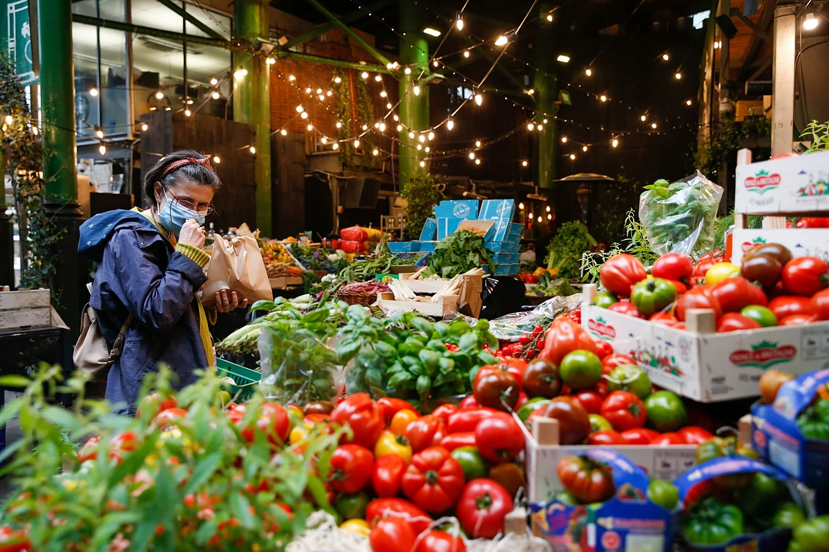 Charting Global Economy: Inflation Keeps Building in U.S., U.K.