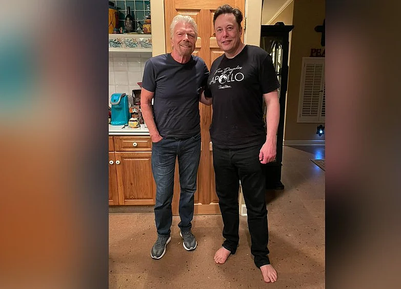 Musk-Branson Bromance on Full Display for Virgin Galactic Flight