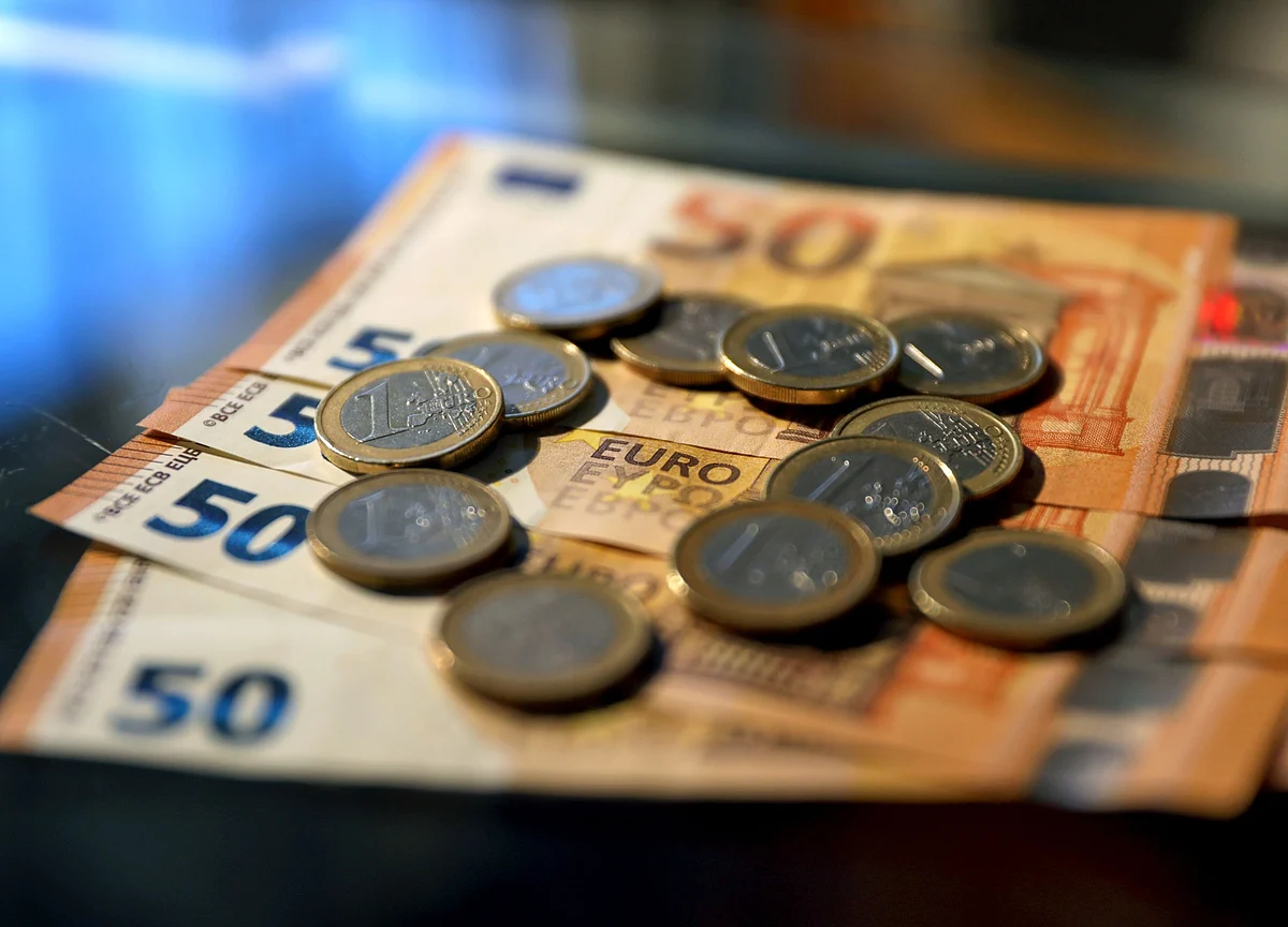 ECB Seen Changing Words Now, Bond-Buying Later With New Strategy