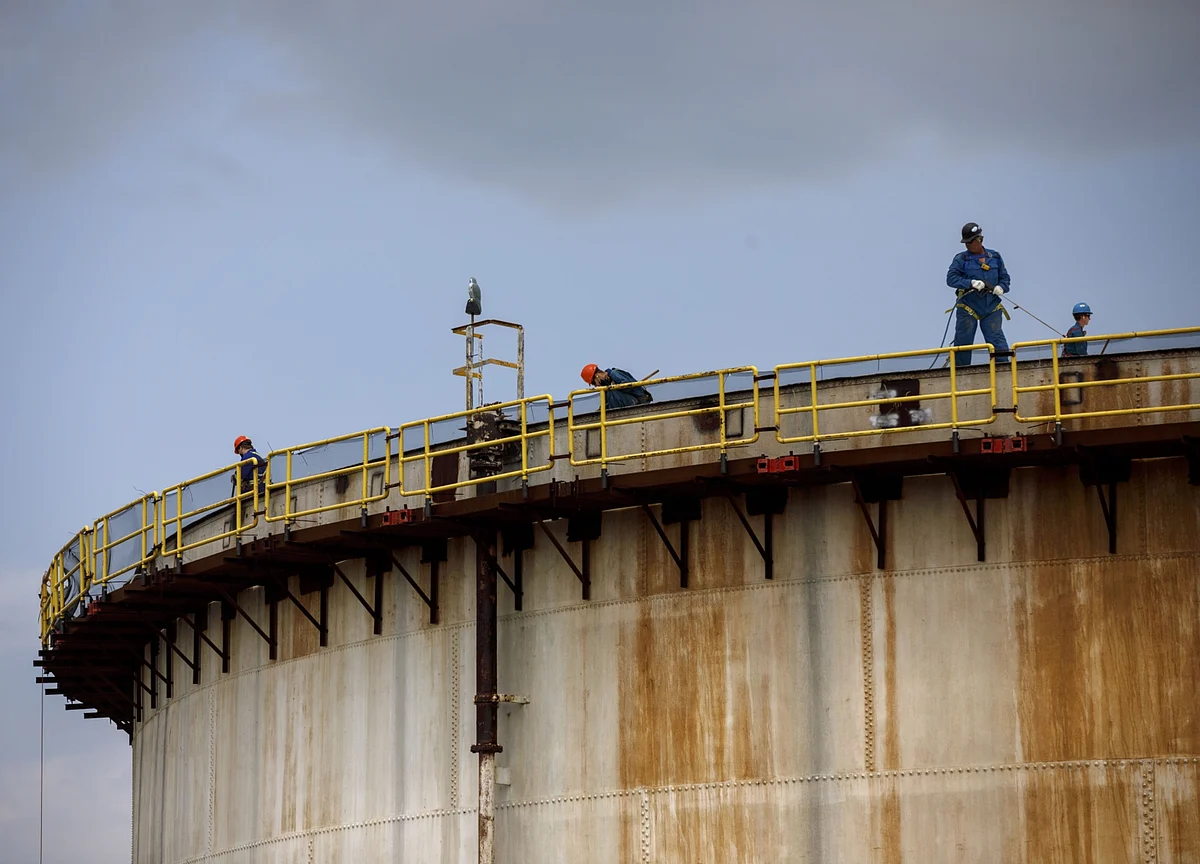 Brent Oil Edges Higher as OPEC+ Talks End Without Supply Deal