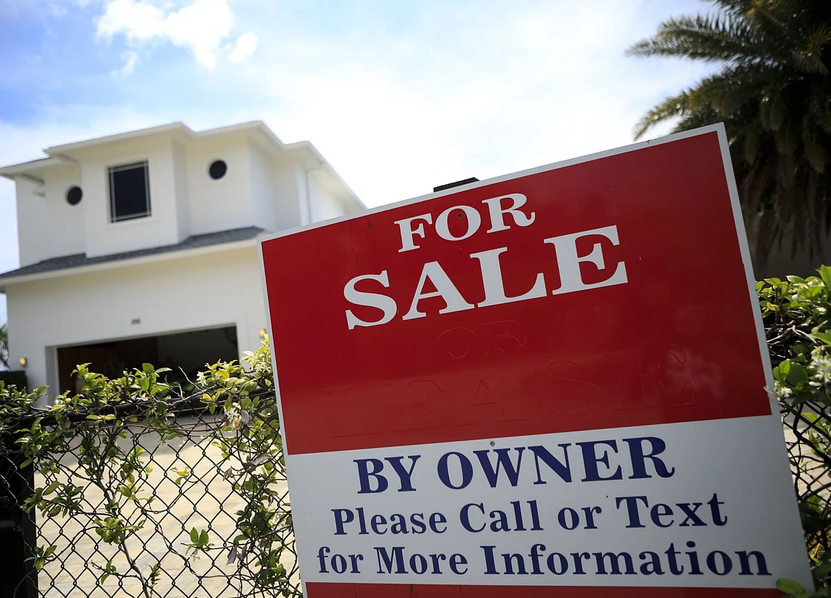 Summers Says House Prices Are ‘Scary,’ Questions Fed MBS Buying