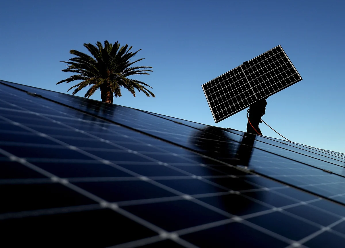 Reliance Considers Bid for India’s Solar Incentives in Green Push