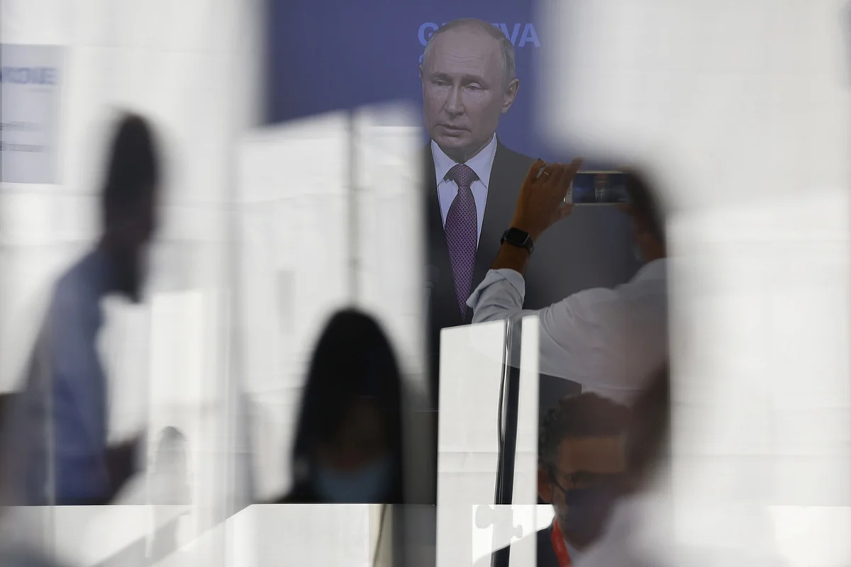 Putin Touts Russia’s Hypersonic Nuclear Weapons at Naval Parade