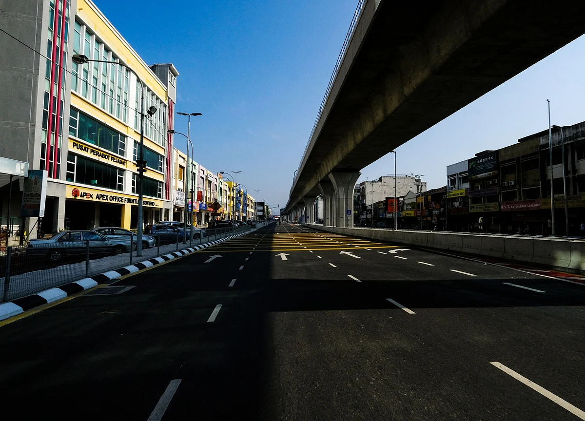 Malaysia to Cut 2021 GDP Growth Outlook, Likely Close to 4%