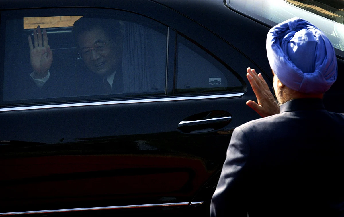 <div class="paragraphs"><p>Chinese President Hu Jintao waves to Prime Minister Manmohan Singh, at Rashtrapati Bhavan, in New Delhi, on Nov. 21, 2006. (Photographer: Amit Bhargava/Bloomberg News)</p></div>