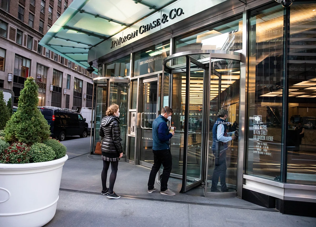 U.S. State Jobless Claims Post Larger-Than-Expected Decline