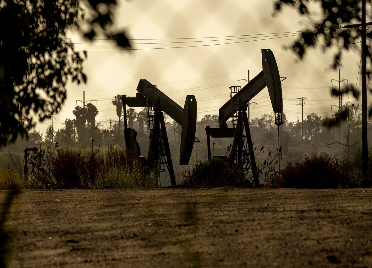 Oil Advances to 33-Month High on Warning About Supply Crunch