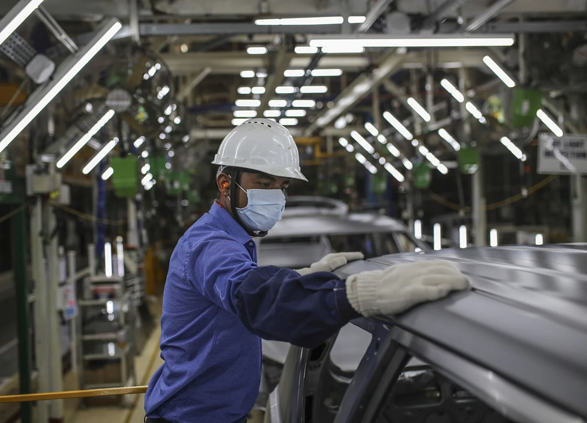 India’s Manufacturing PMI Contracts For The First Time In 11 Months