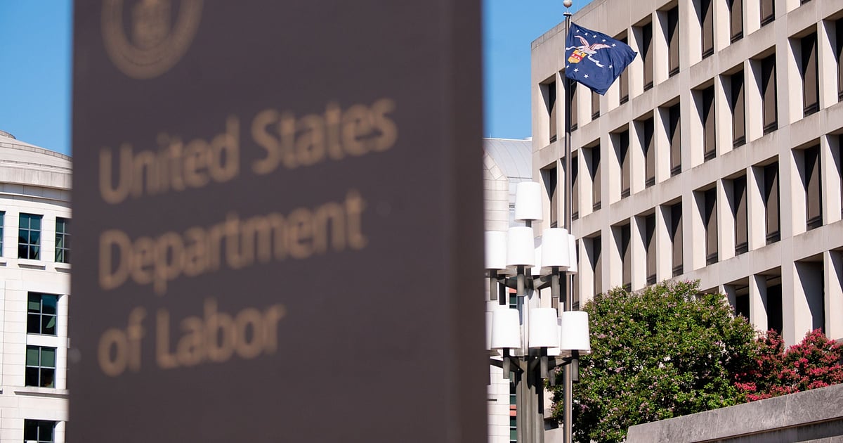 U.S. Initial Jobless Claims Edge Up But Hold Near Pandemic Low - Vimarsana News
