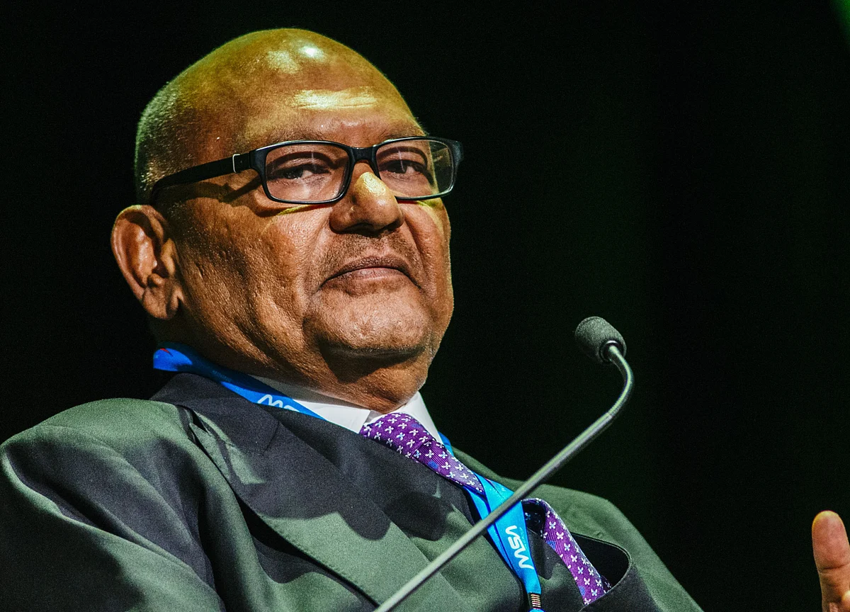 India Court Halts Billionaire Agarwal’s Plan to Buy Videocon