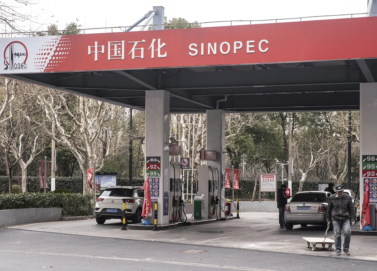 Chinese Oil Giants Flag Strong Rebound in First-Half Income