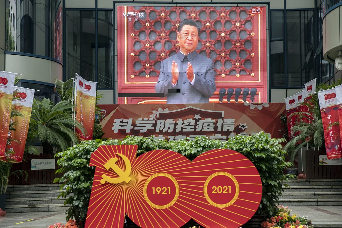 <div class="paragraphs"><p>L)ive news broadcast of Chinese President Xi Jinping at a ceremony marking the centenary of the Chinese Community Party, taking place at Beijing's Tiananmen Square, in Shanghai, China, on July 1, 2021. (Photographer: Qilai Shen/Bloomberg)</p></div>