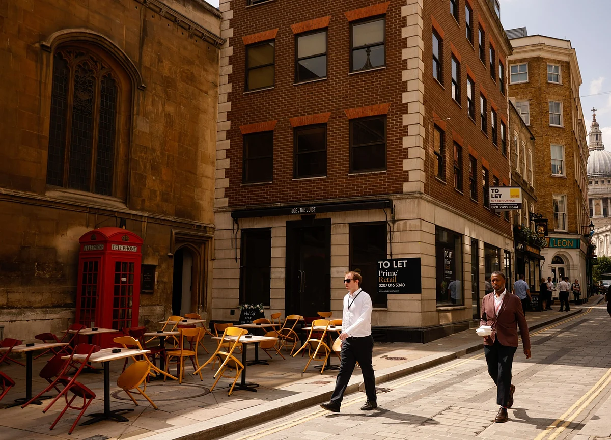 Covid Comes Back to Hit U.K. Supply Chains as Staff Isolate