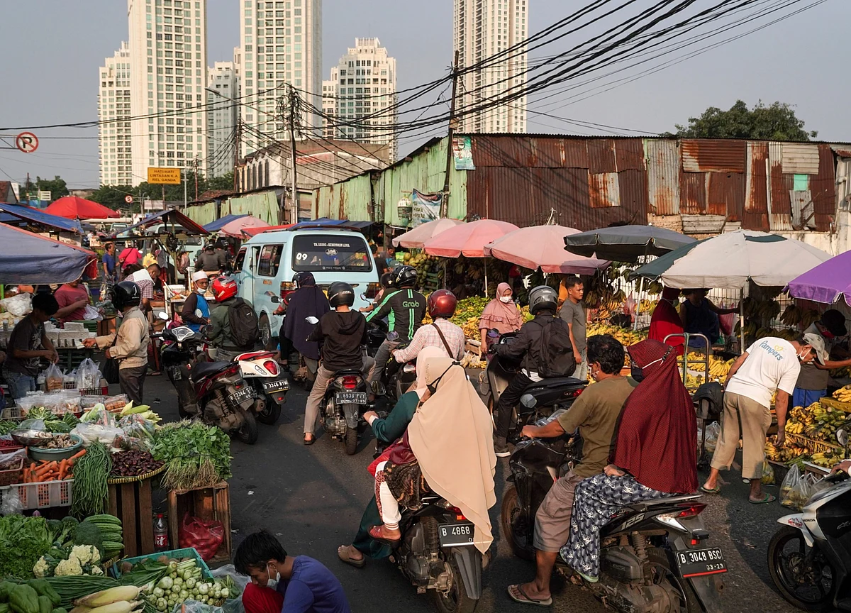 Jokowi Urges ‘Sense of Crisis’ in Asia’s Coronavirus Hotspot