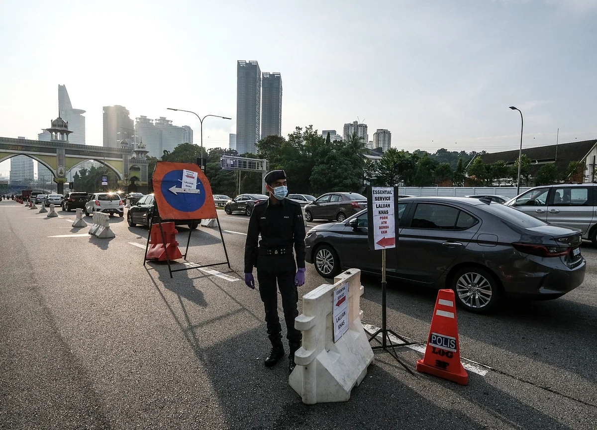 Malaysia Tightens Curbs in Parts of Selangor as Virus Spikes